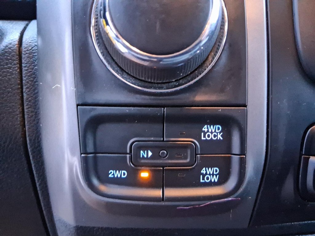 2023 Ram RAM 1500 Classic Crew Cab 4x4 (DS) SLT (140.5 WB 5'7 Box) SWB in Stratford, Ontario - 17 - w1024h768px