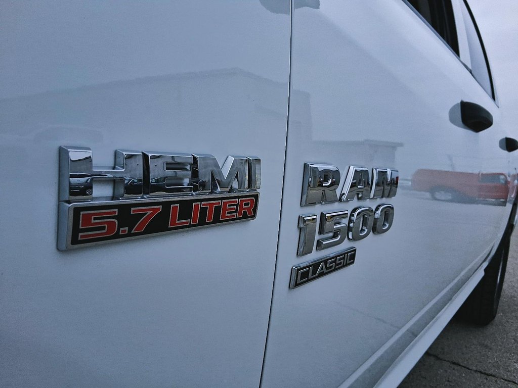2023 Ram RAM 1500 Classic Crew Cab 4x4 (DS) SLT (140.5 WB 5'7 Box) SWB in Stratford, Ontario - 6 - w1024h768px