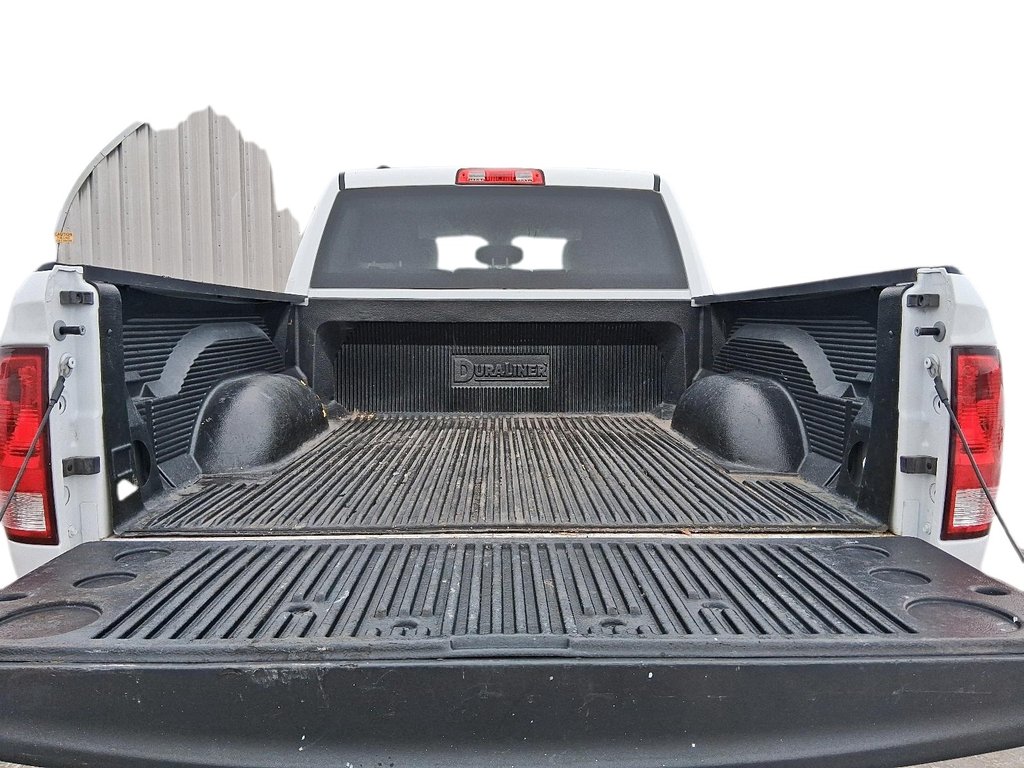2023 Ram RAM 1500 Classic Crew Cab 4x4 (DS) SLT (140.5 WB 5'7 Box) SWB in Stratford, Ontario - 19 - w1024h768px