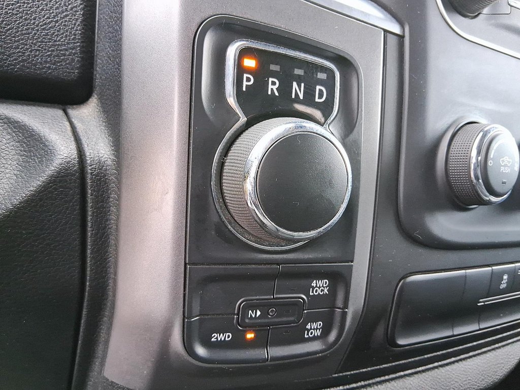 2023 Ram RAM 1500 Classic Crew Cab 4x4 (DS) SLT (140.5 WB 5'7 Box) SWB in Stratford, Ontario - 17 - w1024h768px