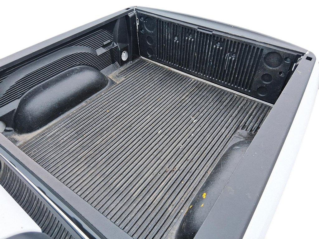 2023 Ram RAM 1500 Classic Crew Cab 4x4 (DS) SLT (140.5 WB 5'7 Box) SWB in Stratford, Ontario - 18 - w1024h768px