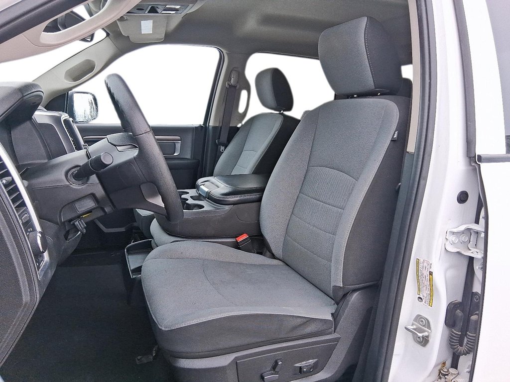 2023 Ram RAM 1500 Classic Crew Cab 4x4 (DS) SLT (140.5 WB 5'7 Box) SWB in Stratford, Ontario - 9 - w1024h768px