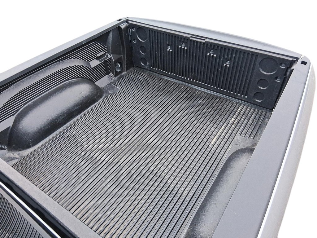 2023 Ram RAM 1500 Classic Crew Cab 4x4 (DS) SLT (140.5 WB 5'7 Box) SWB in Stratford, Ontario - 18 - w1024h768px