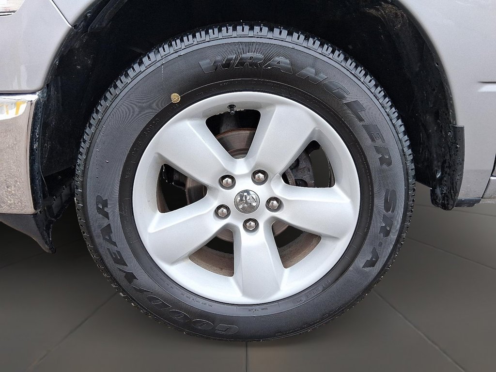 2023 Ram RAM 1500 Classic Crew Cab 4x4 (DS) SLT (140.5 WB 5'7 Box) SWB in Stratford, Ontario - 7 - w1024h768px