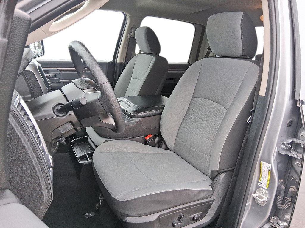 2023 Ram RAM 1500 Classic Crew Cab 4x4 (DS) SLT (140.5 WB 5'7 Box) SWB in Stratford, Ontario - 8 - w1024h768px