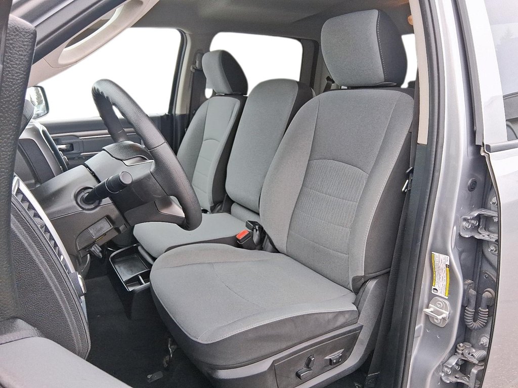 2023 Ram RAM 1500 Classic Crew Cab 4x4 (DS) SLT (140.5 WB 5'7 Box) SWB in Stratford, Ontario - 9 - w1024h768px