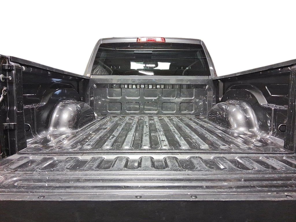 2023 Ram RAM 1500 Classic Crew Cab 4x4 (DS) SLT (140.5 WB 5'7 Box) SWB in Stratford, Ontario - 19 - w1024h768px
