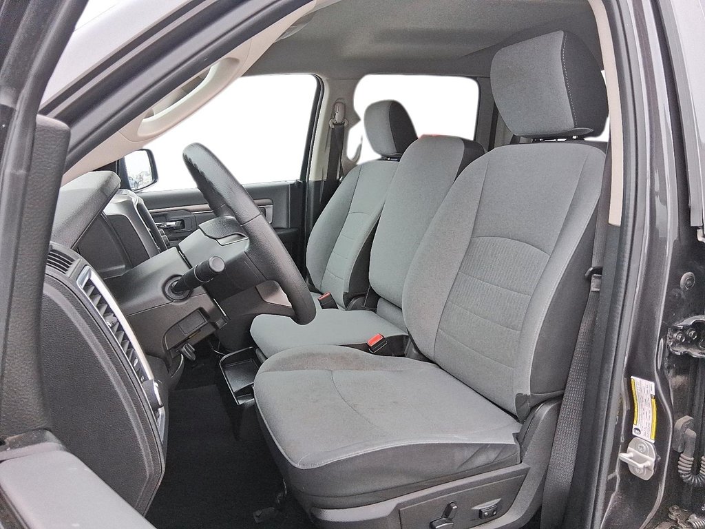 2023 Ram RAM 1500 Classic Crew Cab 4x4 (DS) SLT (140.5 WB 5'7 Box) SWB in Stratford, Ontario - 9 - w1024h768px