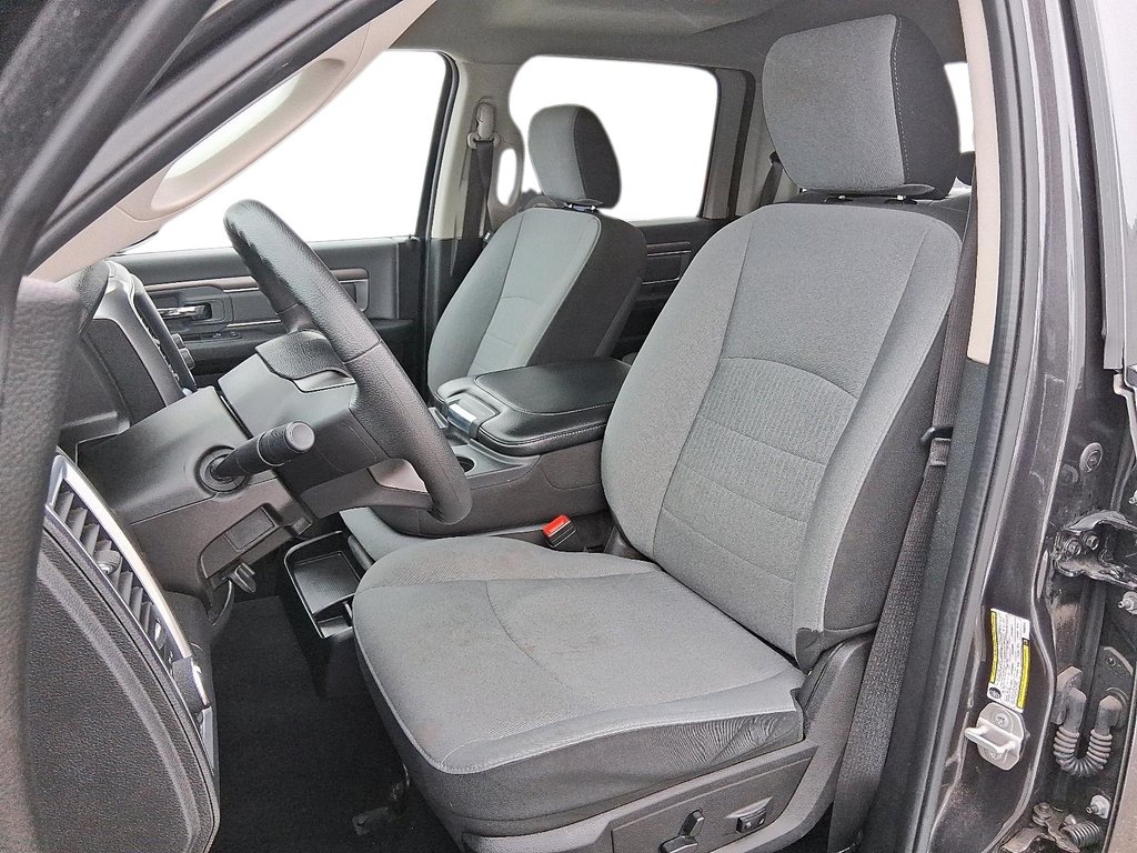 2023 Ram RAM 1500 Classic Crew Cab 4x4 (DS) SLT (140.5 WB 5'7 Box) SWB in Stratford, Ontario - 8 - w1024h768px