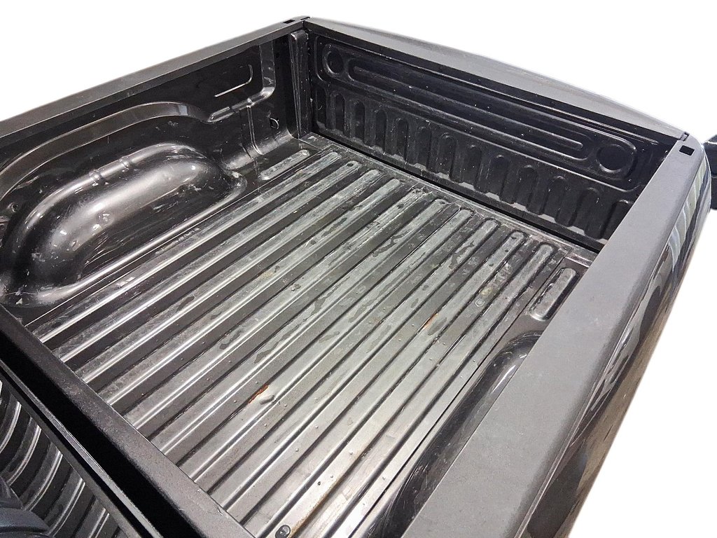 2023 Ram RAM 1500 Classic Crew Cab 4x4 (DS) SLT (140.5 WB 5'7 Box) SWB in Stratford, Ontario - 18 - w1024h768px