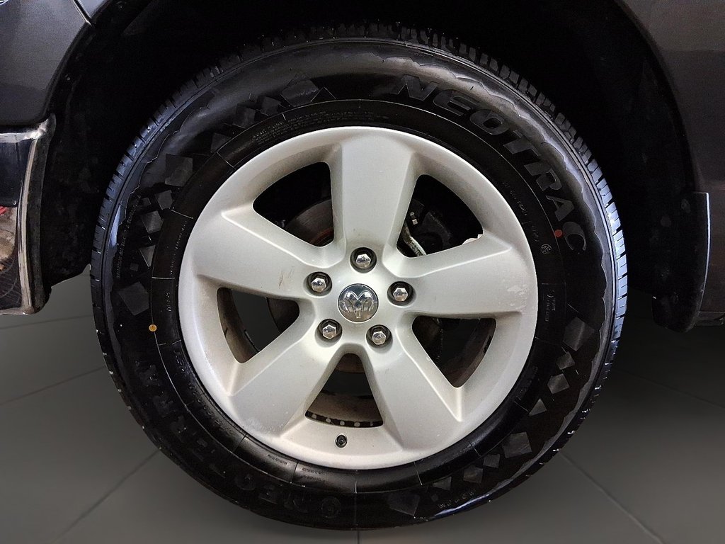 2023 Ram RAM 1500 Classic Crew Cab 4x4 (DS) SLT (140.5 WB 5'7 Box) SWB in Stratford, Ontario - 7 - w1024h768px