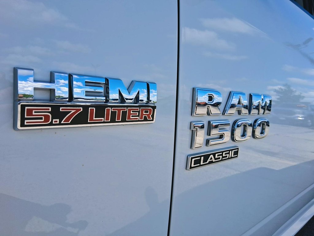 2023 Ram RAM 1500 Classic Crew Cab 4x4 (DS) SLT (140.5 WB 5'7 Box) SWB in Stratford, Ontario - 6 - w1024h768px