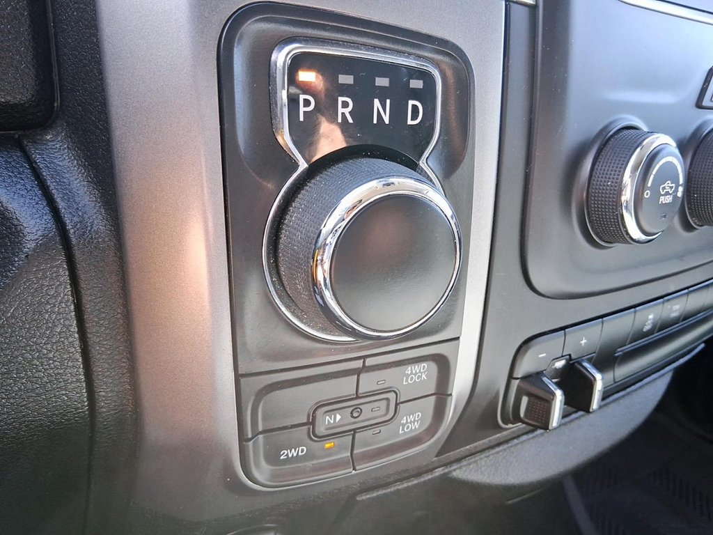 2023 Ram RAM 1500 Classic Crew Cab 4x4 (DS) SLT (140.5 WB 5'7 Box) SWB in Stratford, Ontario - 17 - w1024h768px