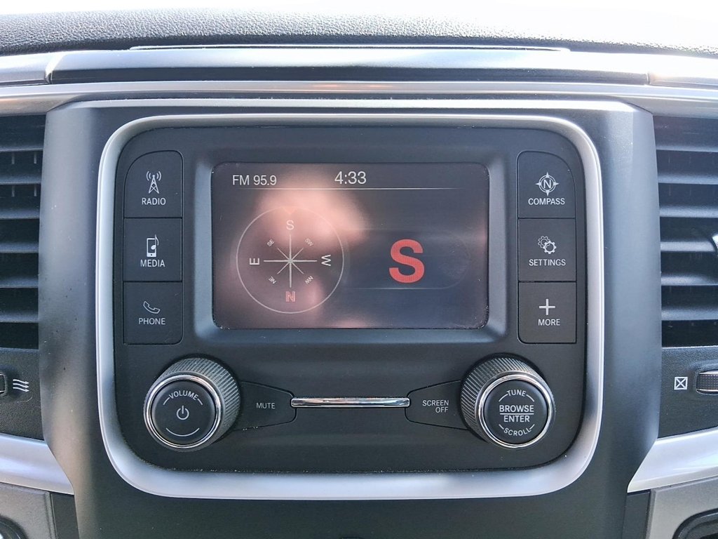 2023 Ram RAM 1500 Classic Crew Cab 4x4 (DS) SLT (140.5 WB 5'7 Box) SWB in Stratford, Ontario - 21 - w1024h768px