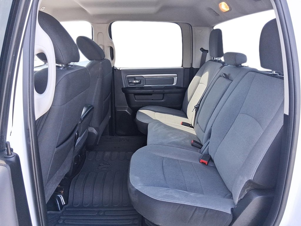 2023 Ram RAM 1500 Classic Crew Cab 4x4 (DS) SLT (140.5 WB 5'7 Box) SWB in Stratford, Ontario - 10 - w1024h768px