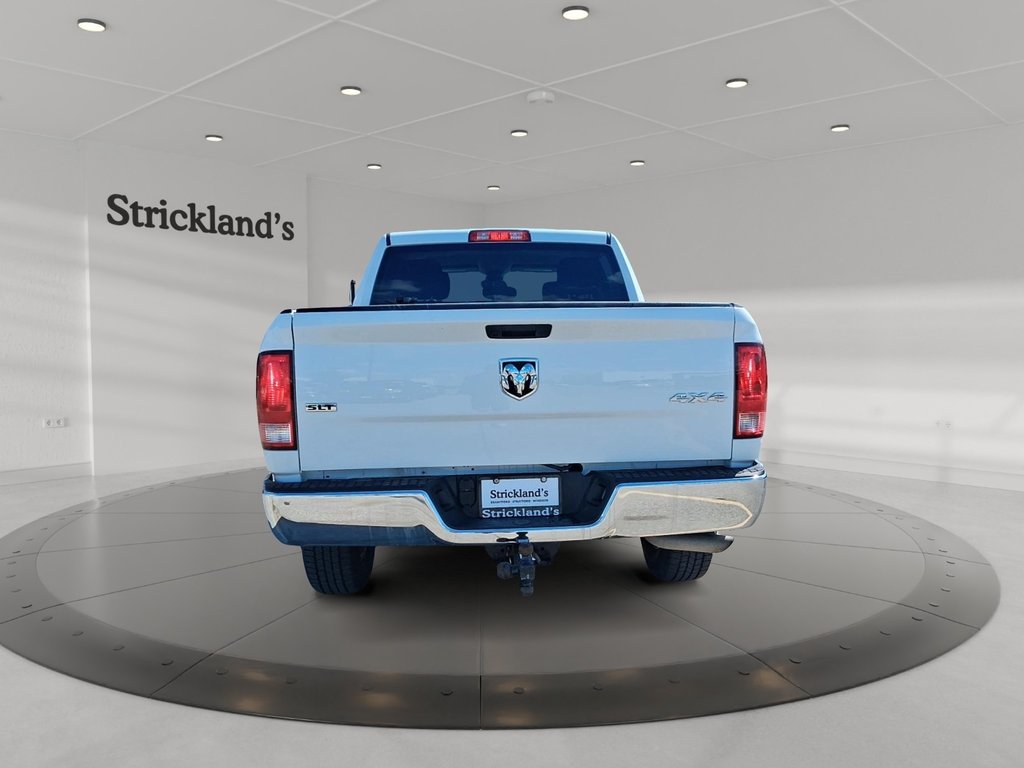 2023 Ram RAM 1500 Classic Crew Cab 4x4 (DS) SLT (140.5 WB 5'7 Box) SWB in Stratford, Ontario - 3 - w1024h768px