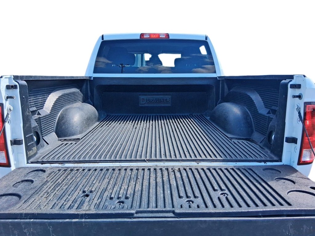 2023 Ram RAM 1500 Classic Crew Cab 4x4 (DS) SLT (140.5 WB 5'7 Box) SWB in Stratford, Ontario - 19 - w1024h768px
