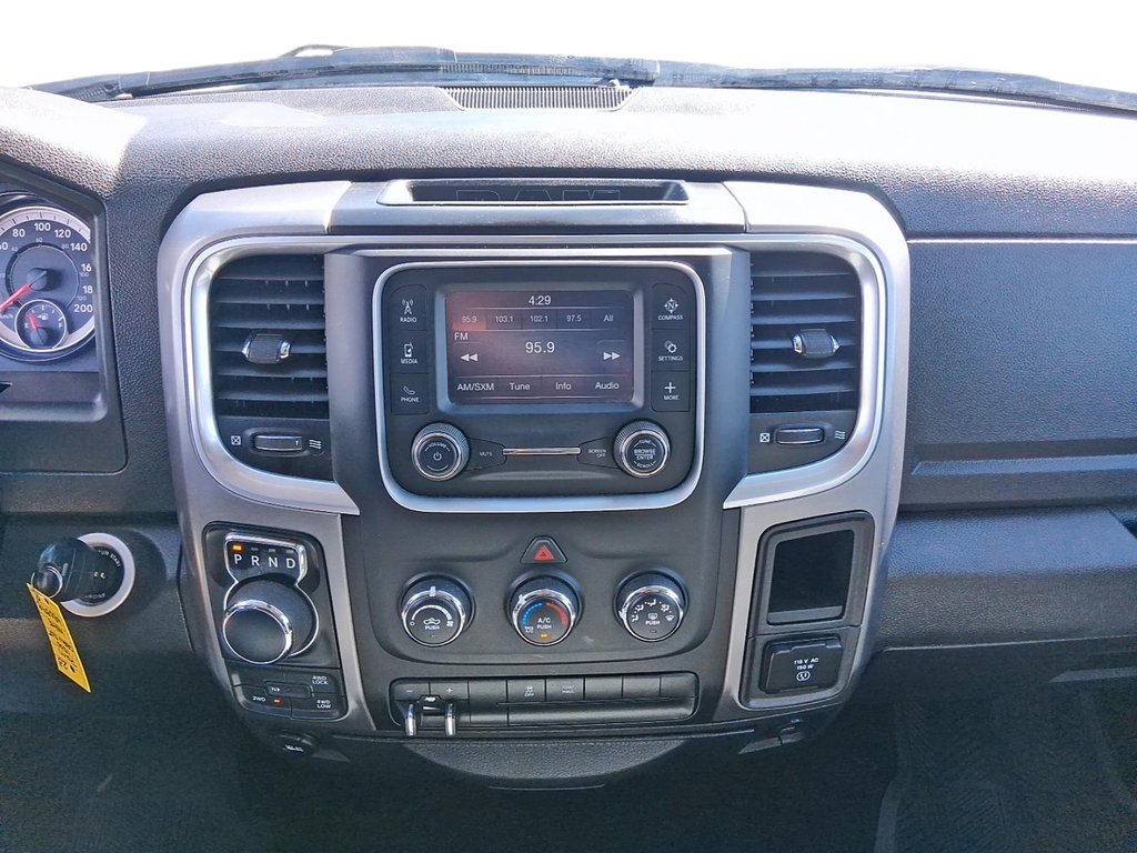 2023 Ram RAM 1500 Classic Crew Cab 4x4 (DS) SLT (140.5 WB 5'7 Box) SWB in Stratford, Ontario - 16 - w1024h768px