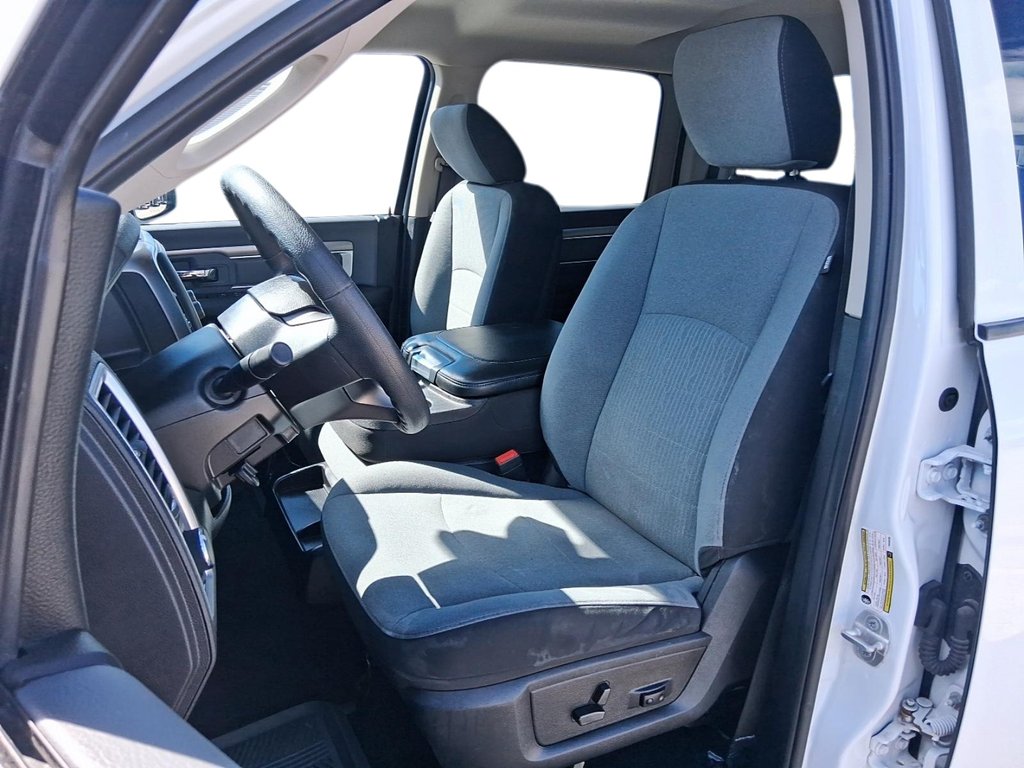 2023 Ram RAM 1500 Classic Crew Cab 4x4 (DS) SLT (140.5 WB 5'7 Box) SWB in Stratford, Ontario - 9 - w1024h768px