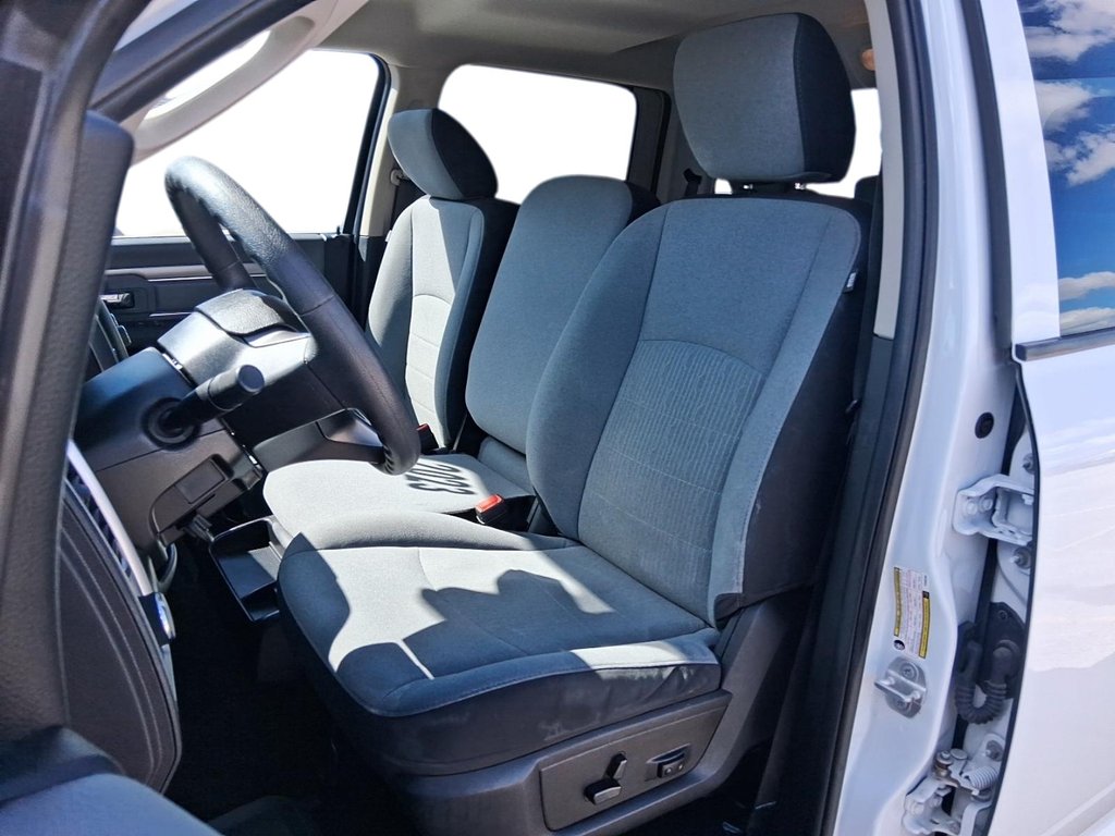 2023 Ram RAM 1500 Classic Crew Cab 4x4 (DS) SLT (140.5 WB 5'7 Box) SWB in Stratford, Ontario - 8 - w1024h768px