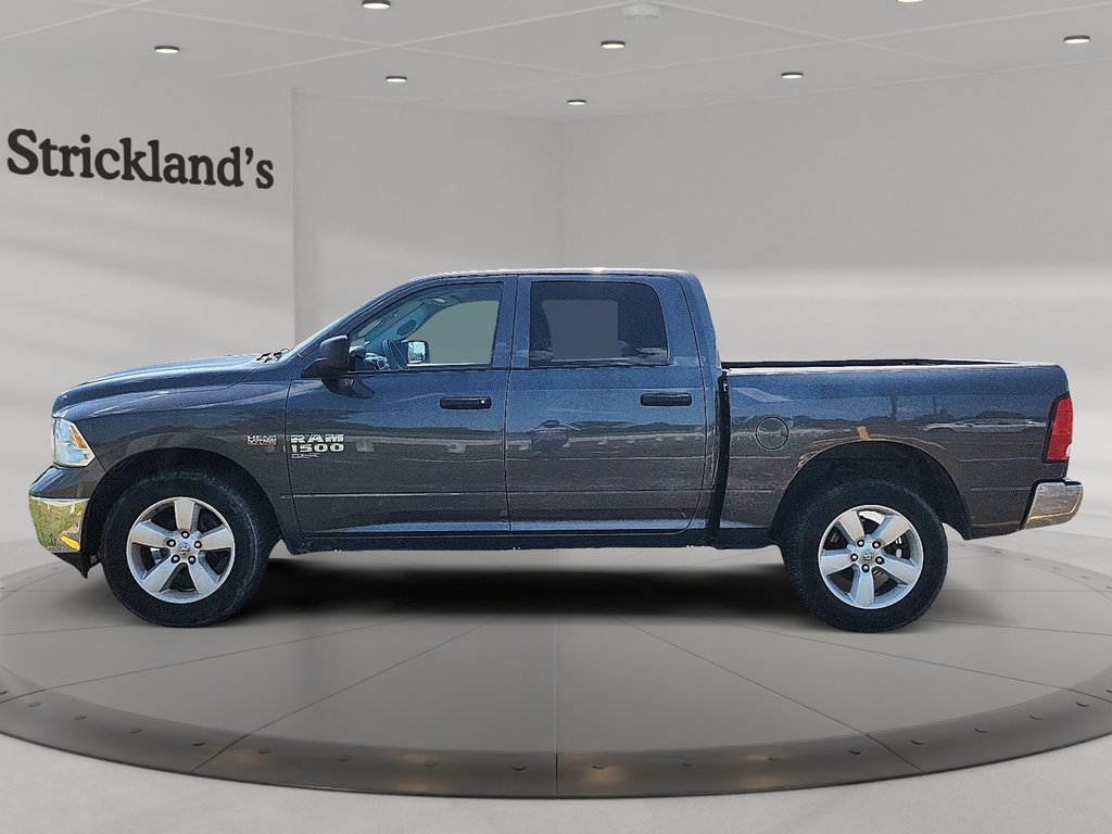 2023 Ram RAM 1500 Classic Crew Cab 4x4 (DS) SLT (140.5 WB 5'7 Box) SWB in Stratford, Ontario - 5 - w1024h768px