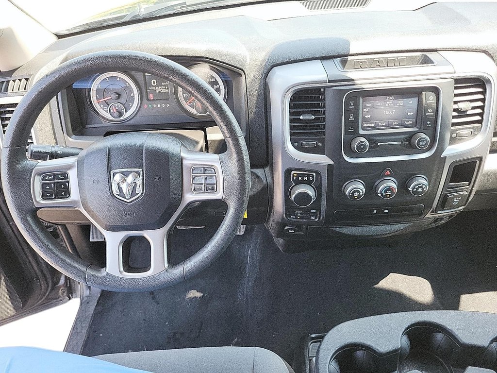 2023 Ram RAM 1500 Classic Crew Cab 4x4 (DS) SLT (140.5 WB 5'7 Box) SWB in Stratford, Ontario - 13 - w1024h768px