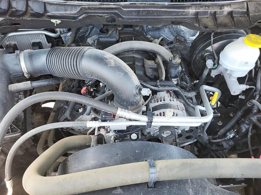 2023 Ram RAM 1500 Classic Crew Cab 4x4 (DS) SLT (140.5 WB 5'7 Box) SWB in Stratford, Ontario - 7 - w1024h768px