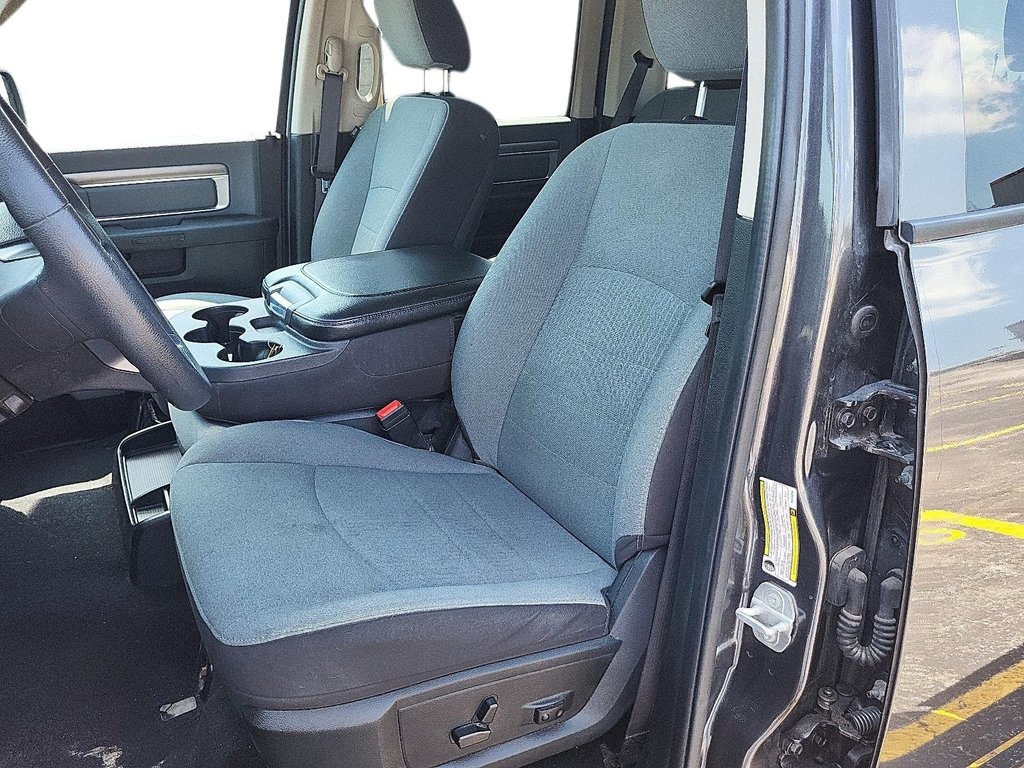 2023 Ram RAM 1500 Classic Crew Cab 4x4 (DS) SLT (140.5 WB 5'7 Box) SWB in Stratford, Ontario - 8 - w1024h768px