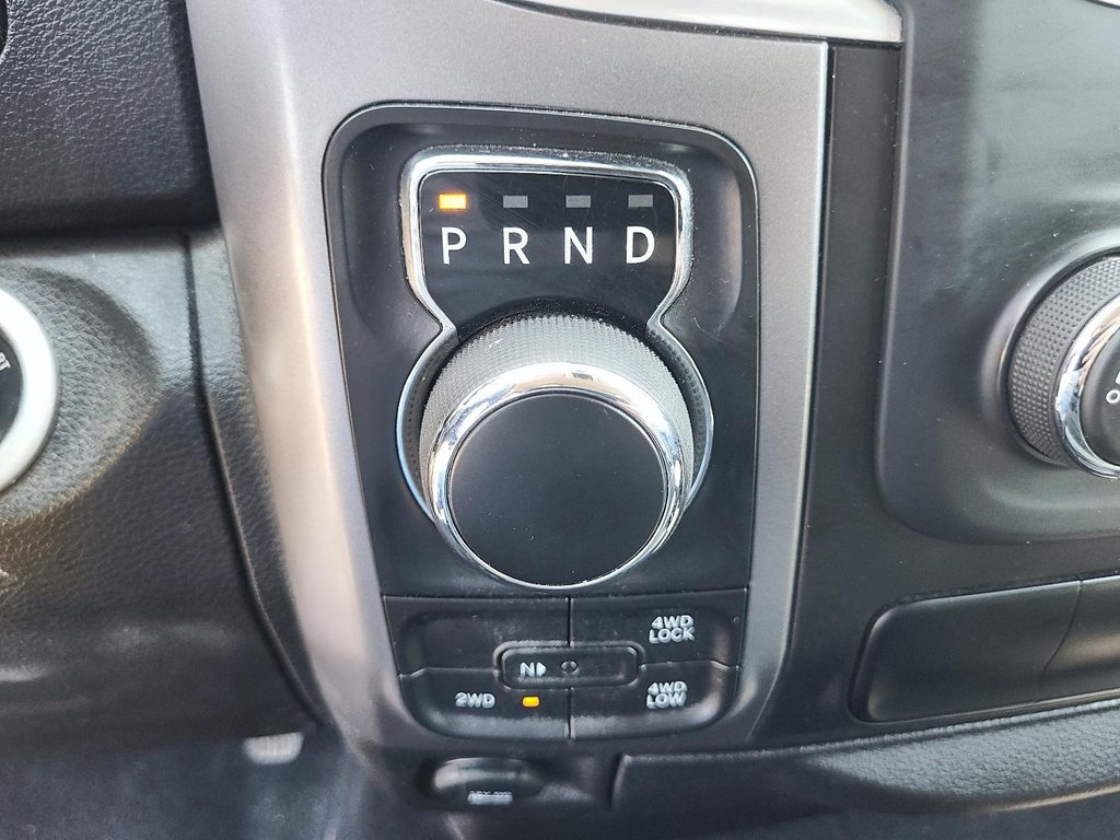 2023 Ram RAM 1500 Classic Crew Cab 4x4 (DS) SLT (140.5 WB 5'7 Box) SWB in Stratford, Ontario - 14 - w1024h768px