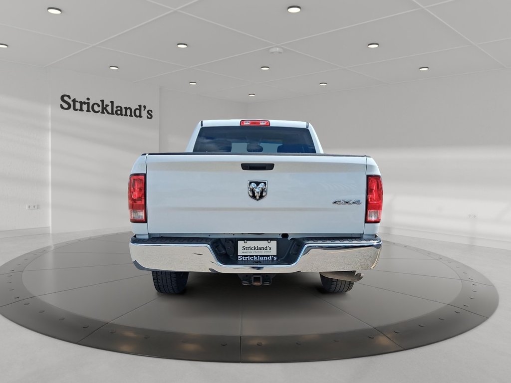 2023 Ram RAM 1500 Classic Crew Cab 4x4 (DS) SLT (140.5 WB 5'7 Box) SWB in Stratford, Ontario - 3 - w1024h768px