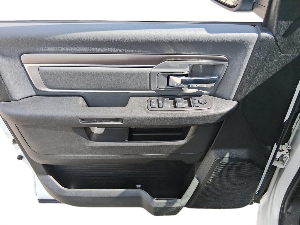 2023 Ram RAM 1500 Classic Crew Cab 4x4 (DS) SLT (140.5 WB 5'7 Box) SWB in Stratford, Ontario - 12 - w1024h768px