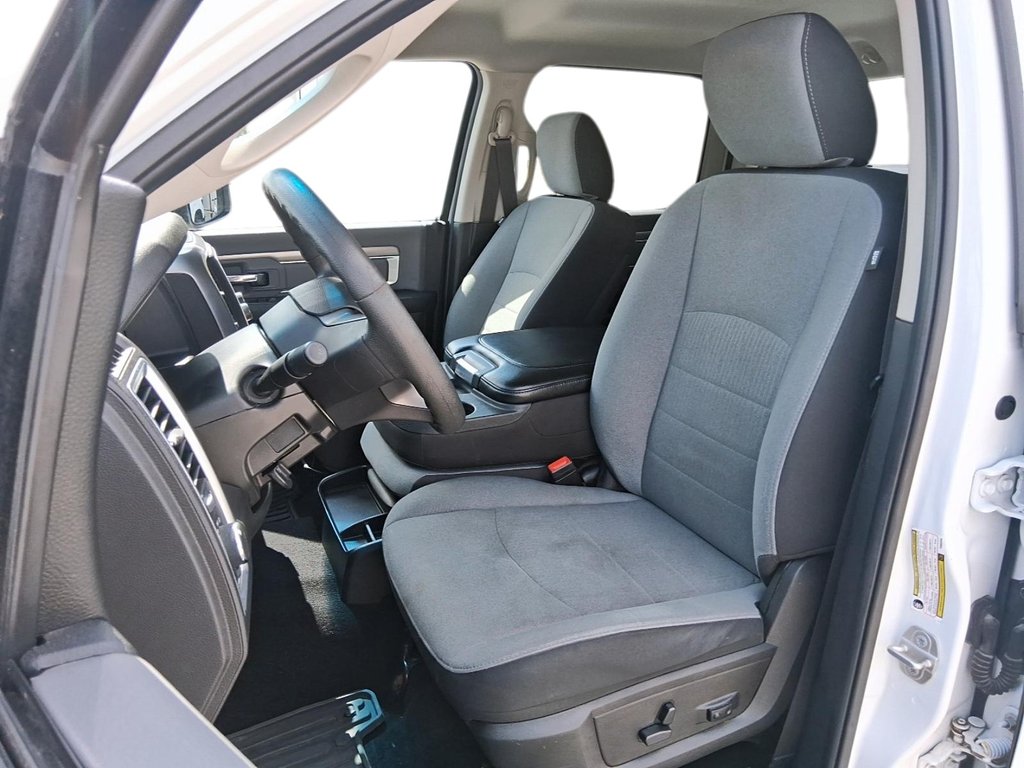 2023 Ram RAM 1500 Classic Crew Cab 4x4 (DS) SLT (140.5 WB 5'7 Box) SWB in Stratford, Ontario - 9 - w1024h768px