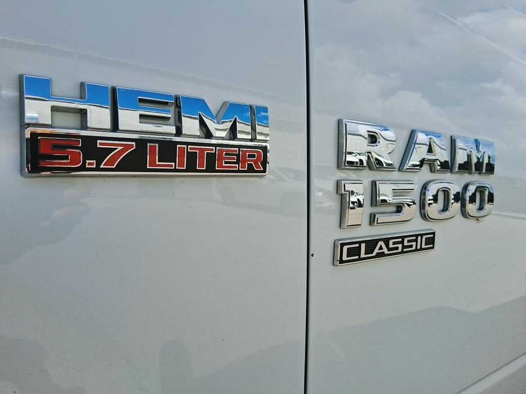 2023 Ram RAM 1500 Classic Crew Cab 4x4 (DS) SLT (140.5 WB 5'7 Box) SWB in Stratford, Ontario - 6 - w1024h768px