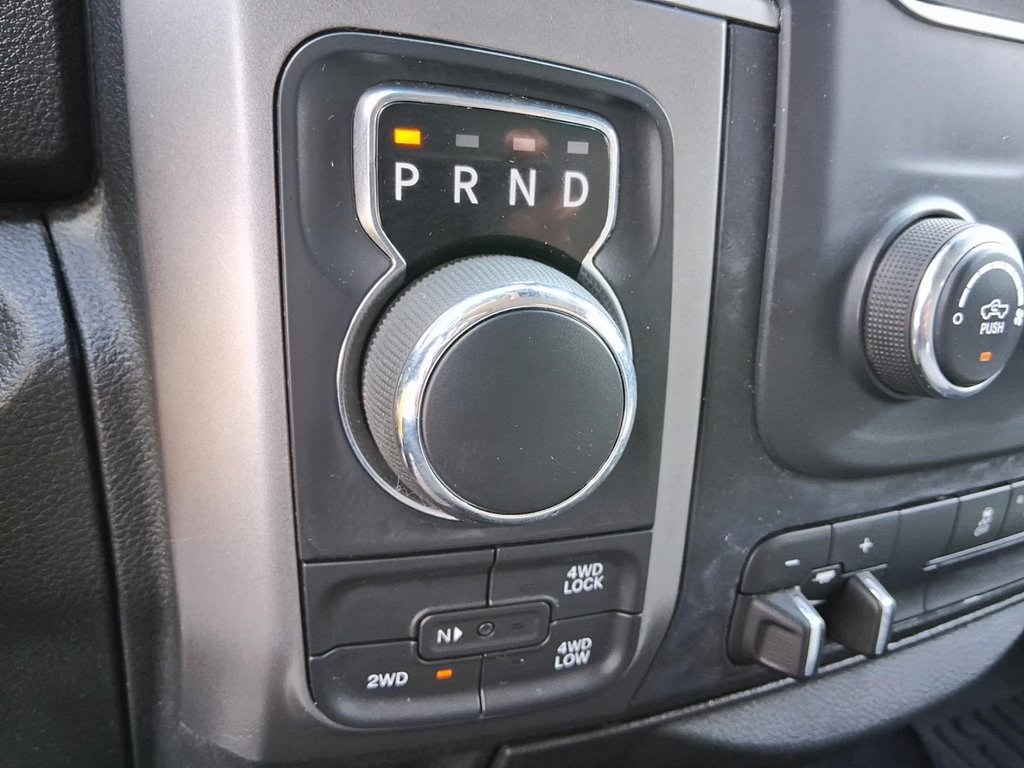 2023 Ram RAM 1500 Classic Crew Cab 4x4 (DS) SLT (140.5 WB 5'7 Box) SWB in Stratford, Ontario - 17 - w1024h768px