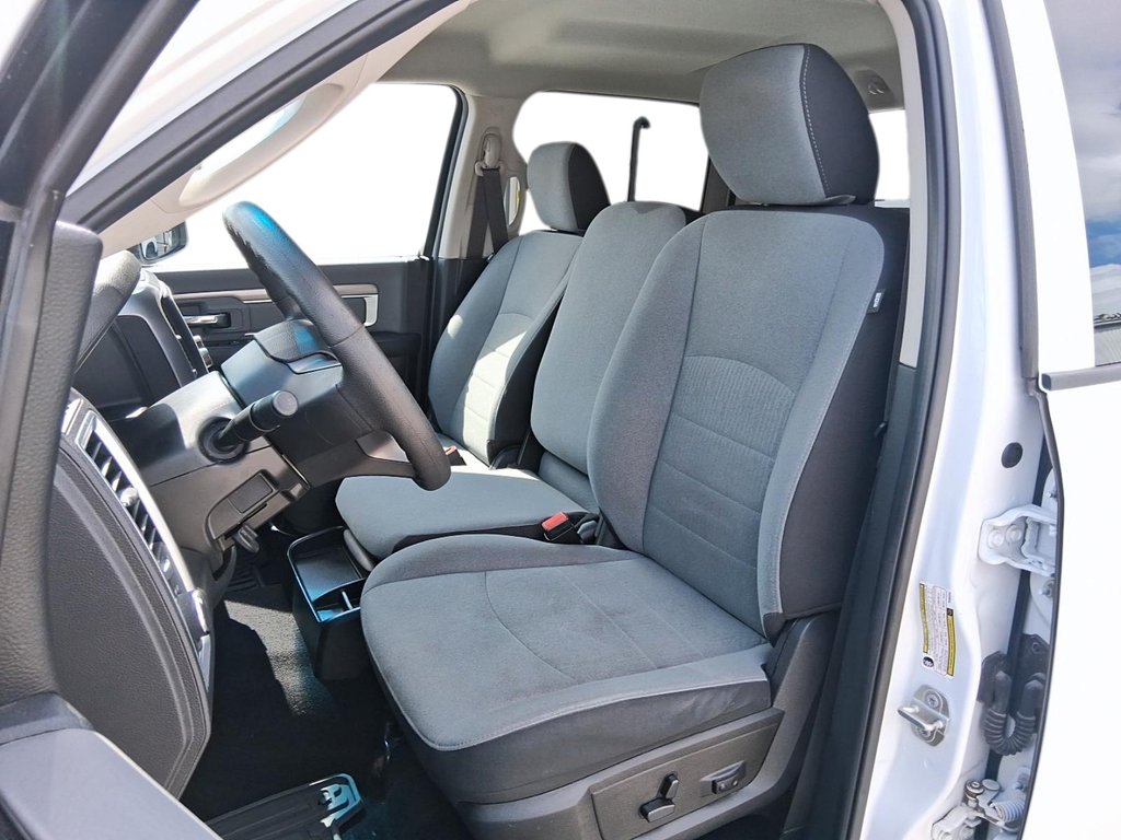 2023 Ram RAM 1500 Classic Crew Cab 4x4 (DS) SLT (140.5 WB 5'7 Box) SWB in Stratford, Ontario - 8 - w1024h768px