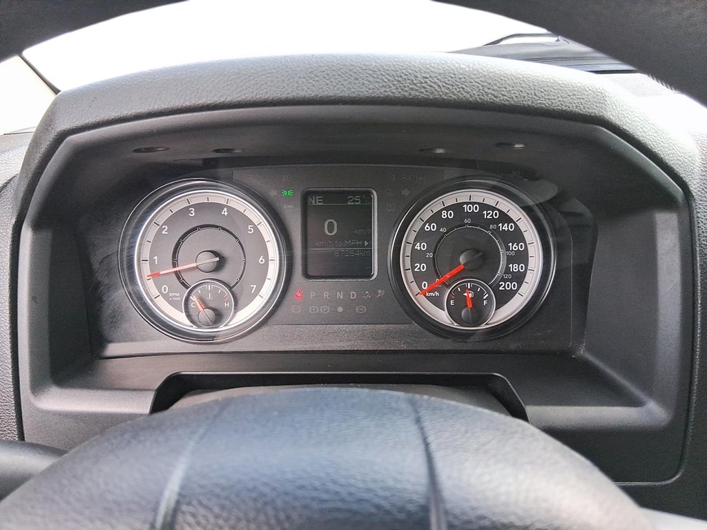 2023 Ram RAM 1500 Classic Crew Cab 4x4 (DS) SLT (140.5 WB 5'7 Box) SWB in Stratford, Ontario - 15 - w1024h768px