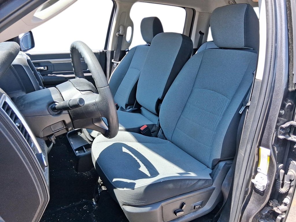 2023 Ram RAM 1500 Classic Crew Cab 4x4 (DS) SLT (140.5 WB 5'7 Box) SWB in Stratford, Ontario - 9 - w1024h768px