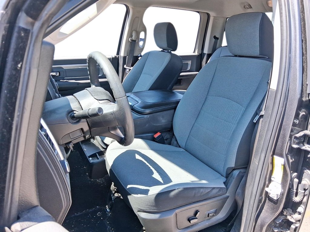 2023 Ram RAM 1500 Classic Crew Cab 4x4 (DS) SLT (140.5 WB 5'7 Box) SWB in Stratford, Ontario - 8 - w1024h768px