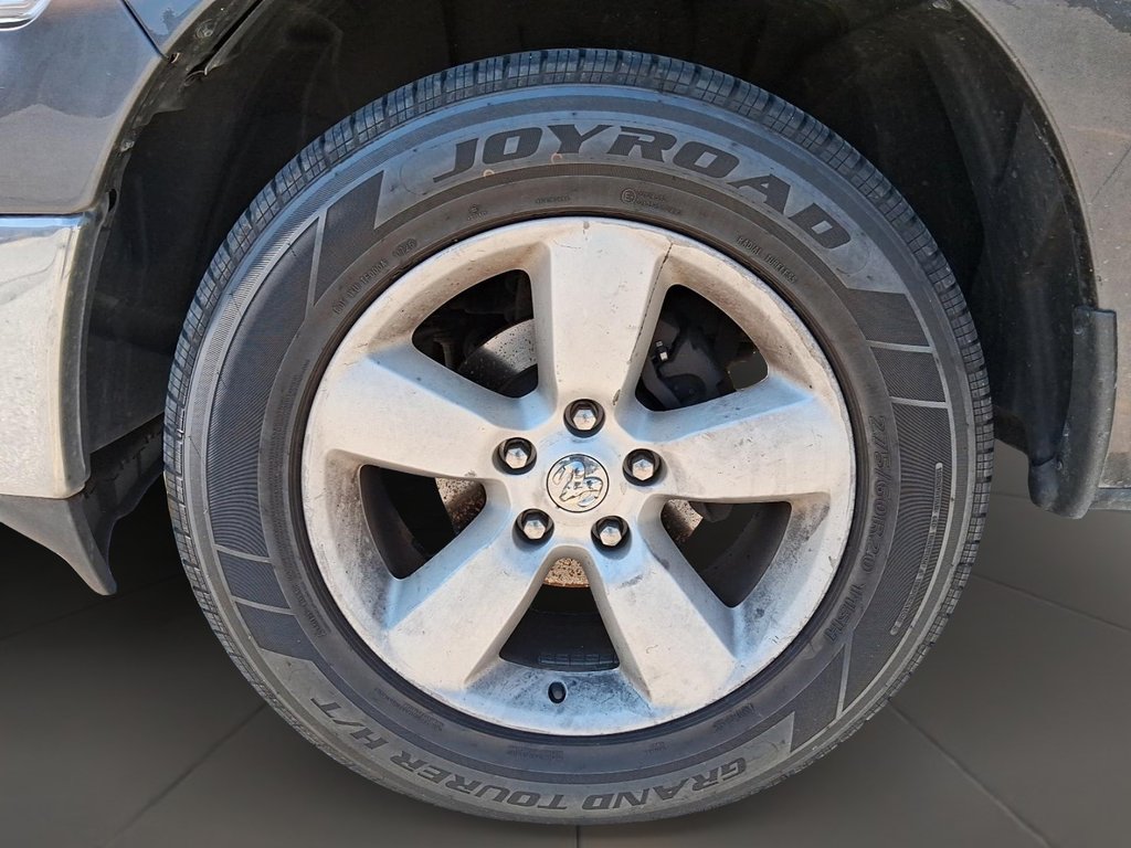 2023 Ram RAM 1500 Classic Crew Cab 4x4 (DS) SLT (140.5 WB 5'7 Box) SWB in Stratford, Ontario - 7 - w1024h768px