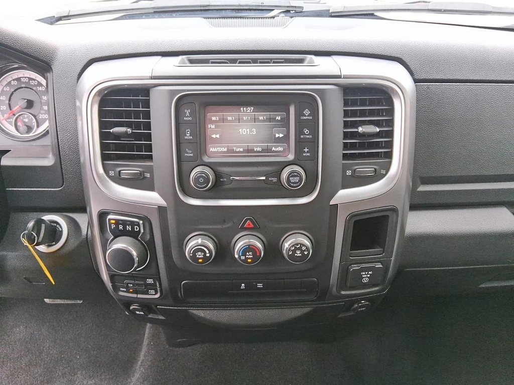 2023 Ram RAM 1500 Classic Crew Cab 4x4 (DS) SLT (140.5 WB 5'7 Box) SWB in Stratford, Ontario - 16 - w1024h768px