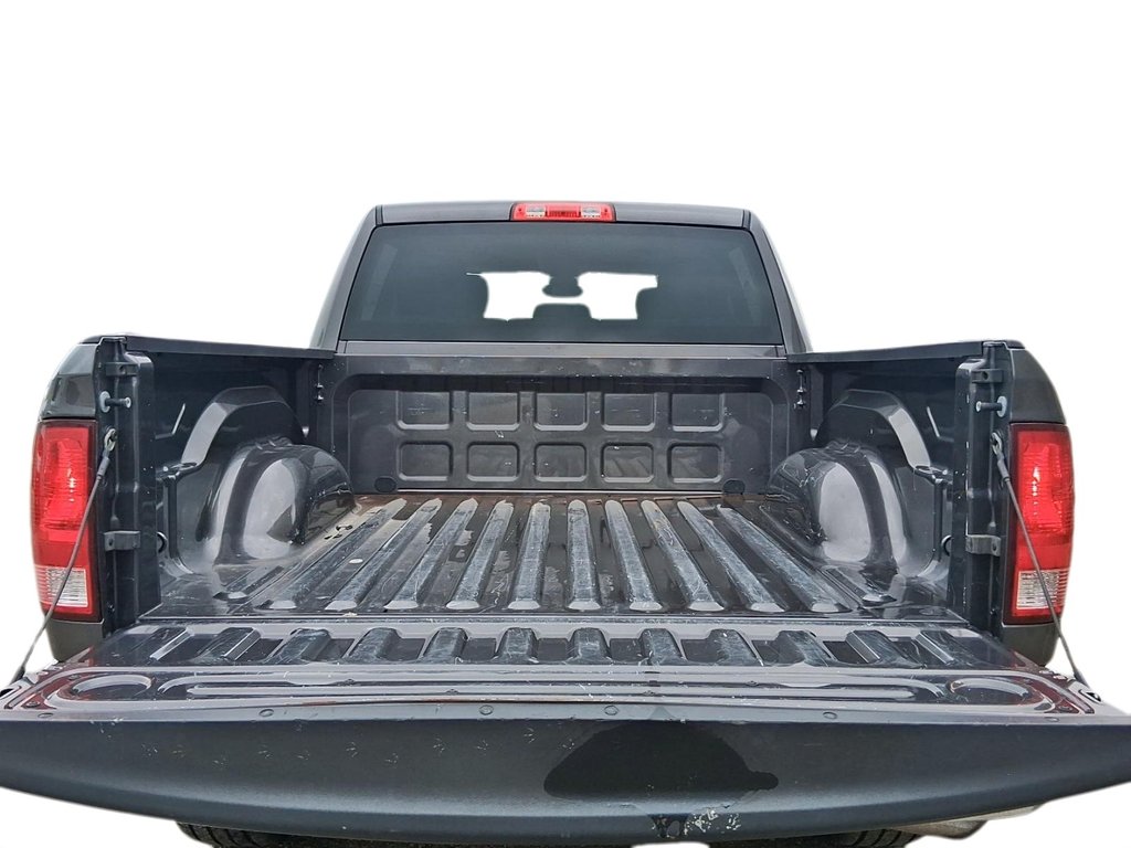 2023 Ram RAM 1500 Classic Crew Cab 4x4 (DS) SLT (140.5 WB 5'7 Box) SWB in Stratford, Ontario - 19 - w1024h768px