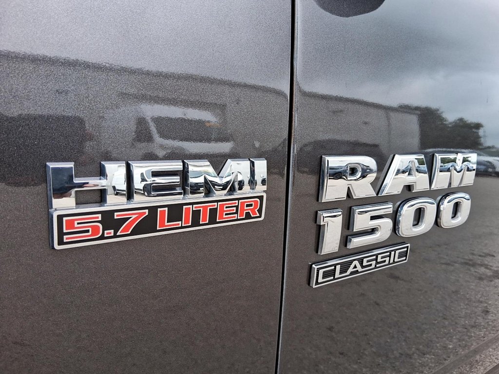 2023 Ram RAM 1500 Classic Crew Cab 4x4 (DS) SLT (140.5 WB 5'7 Box) SWB in Stratford, Ontario - 6 - w1024h768px