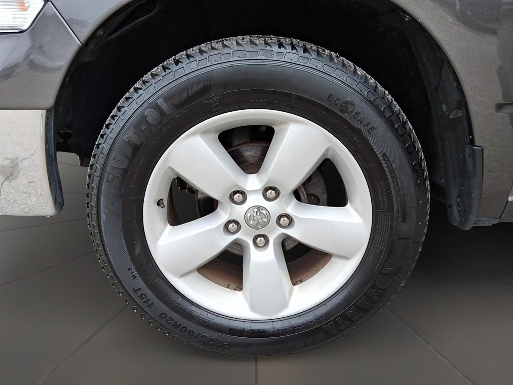 2023 Ram RAM 1500 Classic Crew Cab 4x4 (DS) SLT (140.5 WB 5'7 Box) SWB in Stratford, Ontario - 7 - w1024h768px