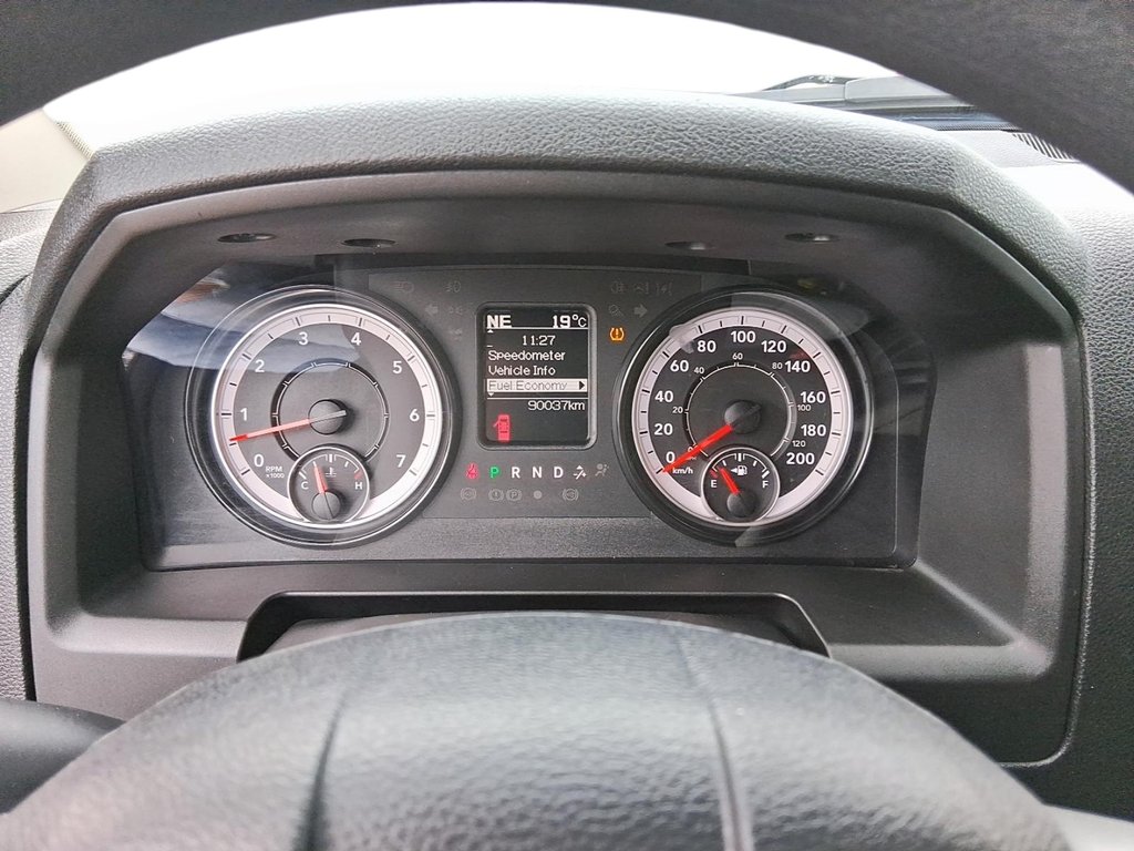 2023 Ram RAM 1500 Classic Crew Cab 4x4 (DS) SLT (140.5 WB 5'7 Box) SWB in Stratford, Ontario - 15 - w1024h768px