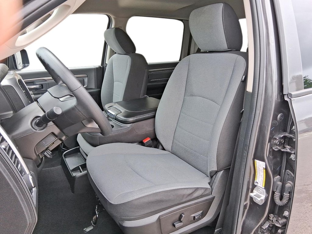 2023 Ram RAM 1500 Classic Crew Cab 4x4 (DS) SLT (140.5 WB 5'7 Box) SWB in Stratford, Ontario - 8 - w1024h768px