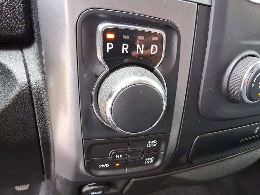 2023 Ram RAM 1500 Classic Crew Cab 4x4 (DS) SLT (140.5 WB 5'7 Box) SWB in Stratford, Ontario - 17 - w1024h768px