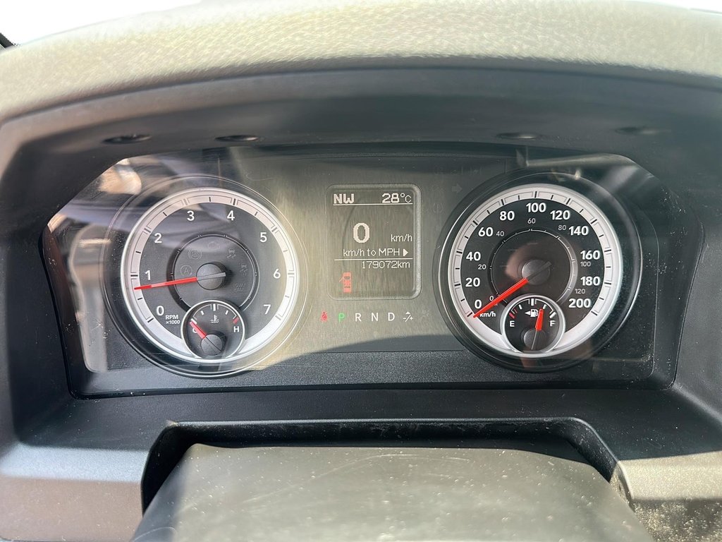 2014 Ram 1500 Crew Cab 4x4 SLT (140.5 WB - 5.7 Box) in Stratford, Ontario - 13 - w1024h768px