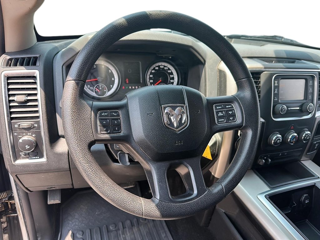 2014 Ram 1500 Crew Cab 4x4 SLT (140.5 WB - 5.7 Box) in Stratford, Ontario - 11 - w1024h768px