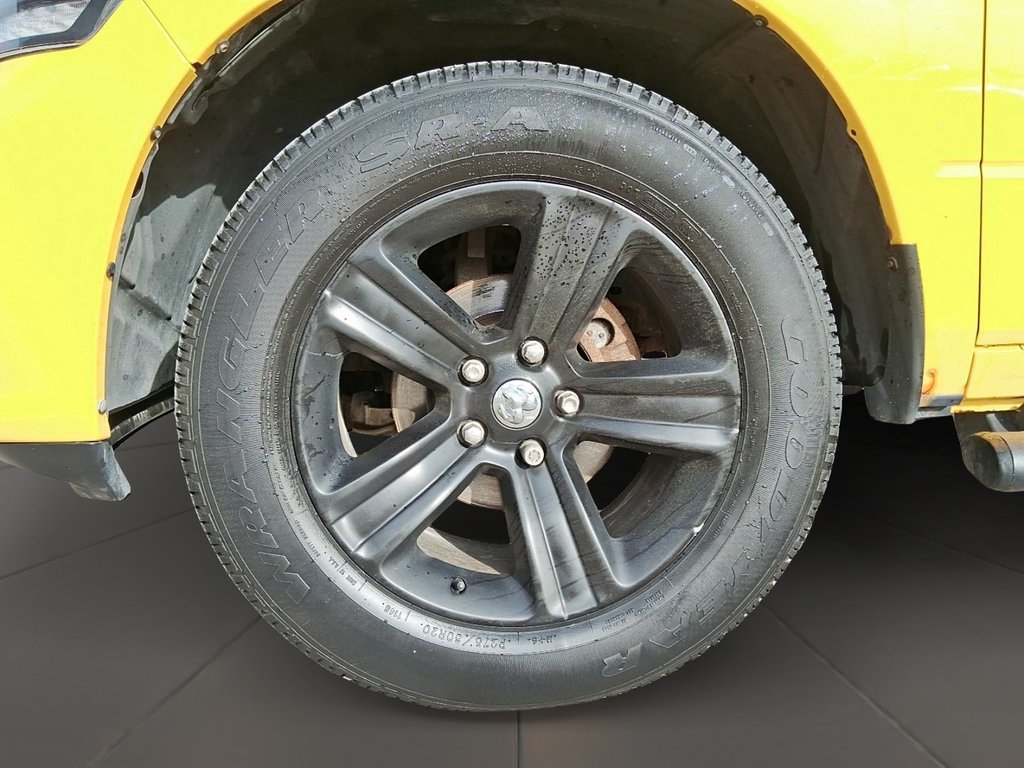 2016 Ram RAM 1500 Crew Cab 4x4 Sport (140.5 WB - 5.7 Box) in Stratford, Ontario - 7 - w1024h768px