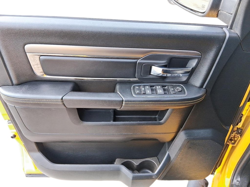 2016 Ram RAM 1500 Crew Cab 4x4 Sport (140.5 WB - 5.7 Box) in Stratford, Ontario - 12 - w1024h768px